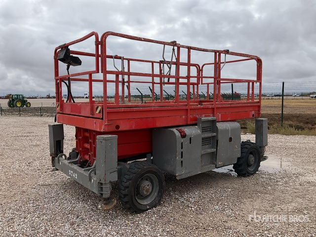 2006 Haulotte H12SX 4x4 Diesel Scissor Lift - Schaarlift: afbeelding 4 2006 Haulotte H12SX 4x4 Diesel Scissor Lift - Schaarlift: afbeelding 4
