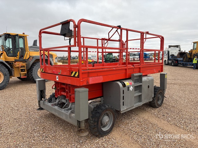 2006 Haulotte H12SX 4x4 Diesel Scissor Lift - Schaarlift: afbeelding 3 2006 Haulotte H12SX 4x4 Diesel Scissor Lift - Schaarlift: afbeelding 3