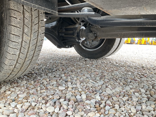 2006 Isuzu NPR77 4x2 Crew Cab Flatbed Truck - Vrachtwagen met open laadbak: afbeelding 5 2006 Isuzu NPR77 4x2 Crew Cab Flatbed Truck - Vrachtwagen met open laadbak: afbeelding 5