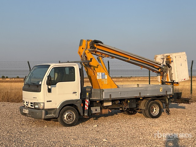 2006 Nissan Cabstar 35.10 2006 Movex P150TL/C 15 m on 4x2 Bucket Truck - Vrachtwagen hoogwerker: afbeelding 2 2006 Nissan Cabstar 35.10 2006 Movex P150TL/C 15 m on 4x2 Bucket Truck - Vrachtwagen hoogwerker: afbeelding 2