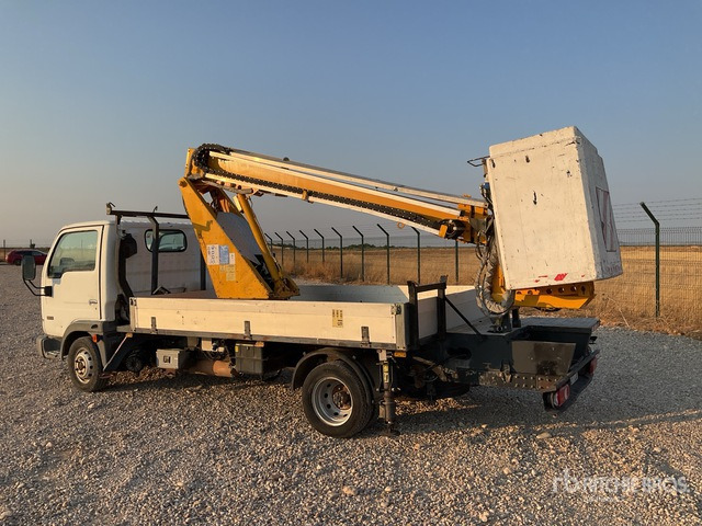2006 Nissan Cabstar 35.10 2006 Movex P150TL/C 15 m on 4x2 Bucket Truck - Vrachtwagen hoogwerker: afbeelding 3 2006 Nissan Cabstar 35.10 2006 Movex P150TL/C 15 m on 4x2 Bucket Truck - Vrachtwagen hoogwerker: afbeelding 3