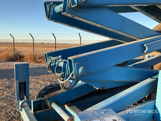 2007 Haulotte H12SXL 4x4 Diesel Scissor Lift - Schaarlift: afbeelding 4 2007 Haulotte H12SXL 4x4 Diesel Scissor Lift - Schaarlift: afbeelding 4