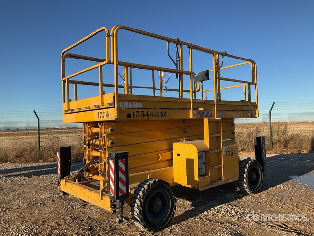 2007 Haulotte H18SX 4x4 Diesel Scissor Lift - Schaarlift: afbeelding 2 2007 Haulotte H18SX 4x4 Diesel Scissor Lift - Schaarlift: afbeelding 2
