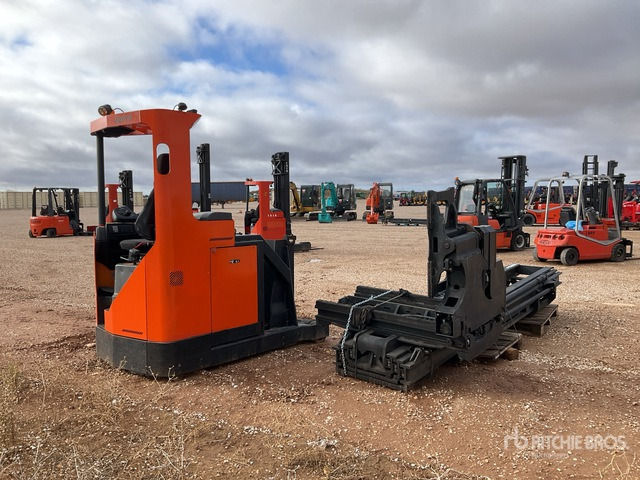 2010 BT VRE150 Carga Trilateral (Inoperable) Electric Stacker - Reach truck: afbeelding 4 2010 BT VRE150 Carga Trilateral (Inoperable) Electric Stacker - Reach truck: afbeelding 4