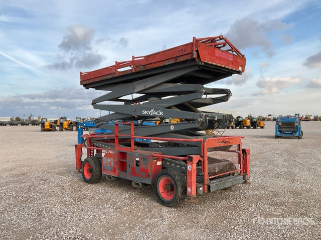2015 Skyjack SJ9250 4x4 Diesel Scissor Lift - Schaarlift: afbeelding 2 2015 Skyjack SJ9250 4x4 Diesel Scissor Lift - Schaarlift: afbeelding 2