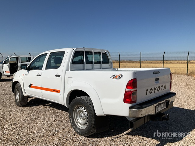2015 Toyota Hilux 4x4 Crew Cab Pickup - Pick-up: afbeelding 4 2015 Toyota Hilux 4x4 Crew Cab Pickup - Pick-up: afbeelding 4