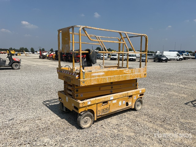 2006 Haulotte Compact 10 Electric (Inoperable) Scissor Lift - Schaarlift: afbeelding 3 2006 Haulotte Compact 10 Electric (Inoperable) Scissor Lift - Schaarlift: afbeelding 3