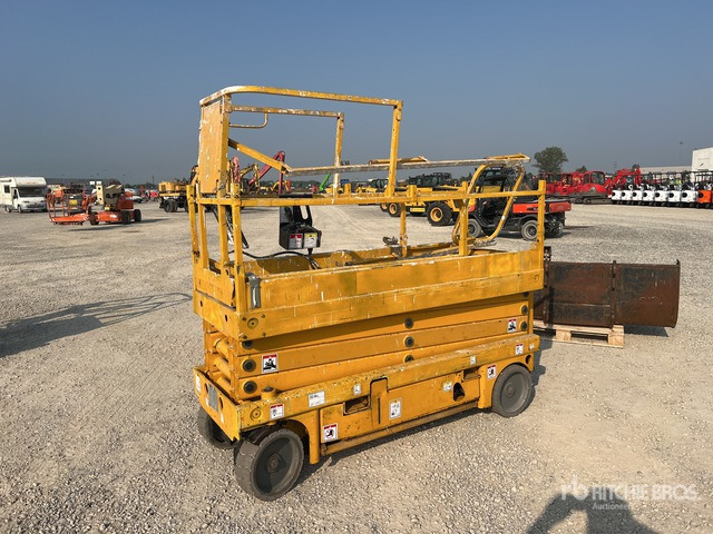 2006 Haulotte Compact 10N Electric (Inoperable) Scissor Lift - Schaarlift: afbeelding 4 2006 Haulotte Compact 10N Electric (Inoperable) Scissor Lift - Schaarlift: afbeelding 4