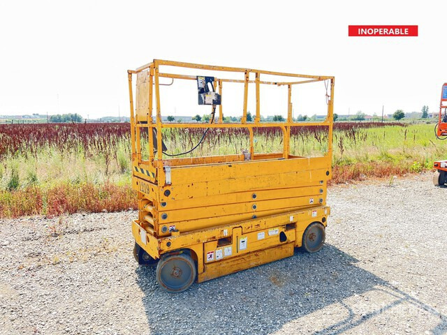 2006 Haulotte Compact 10N Electric (Inoperable) Scissor Lift - Schaarlift: afbeelding 2 2006 Haulotte Compact 10N Electric (Inoperable) Scissor Lift - Schaarlift: afbeelding 2