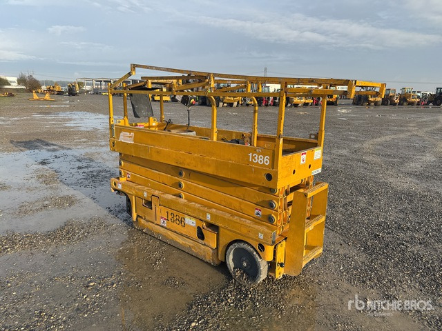 2007 Haulotte Compact 10N Electric (Inoperable) Scissor Lift - Schaarlift: afbeelding 3 2007 Haulotte Compact 10N Electric (Inoperable) Scissor Lift - Schaarlift: afbeelding 3