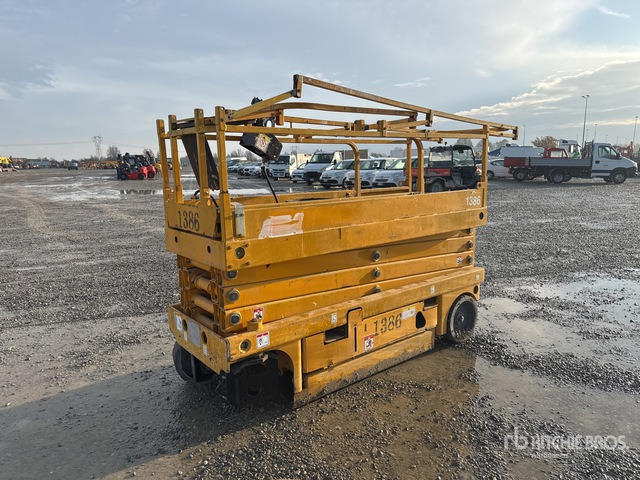 2007 Haulotte Compact 10N Electric (Inoperable) Scissor Lift - Schaarlift: afbeelding 1 2007 Haulotte Compact 10N Electric (Inoperable) Scissor Lift - Schaarlift: afbeelding 1