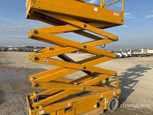 2007 Haulotte Compact 10N Electric Scissor Lift - Schaarlift: afbeelding 4 2007 Haulotte Compact 10N Electric Scissor Lift - Schaarlift: afbeelding 4