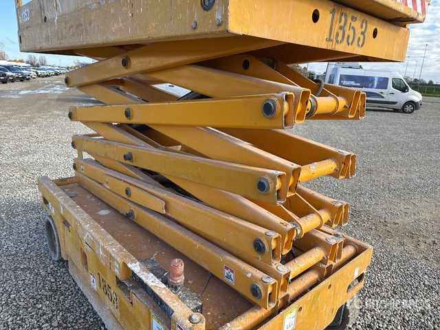 2007 Haulotte Compact12 Electric Scissor Lift - Schaarlift: afbeelding 4 2007 Haulotte Compact12 Electric Scissor Lift - Schaarlift: afbeelding 4