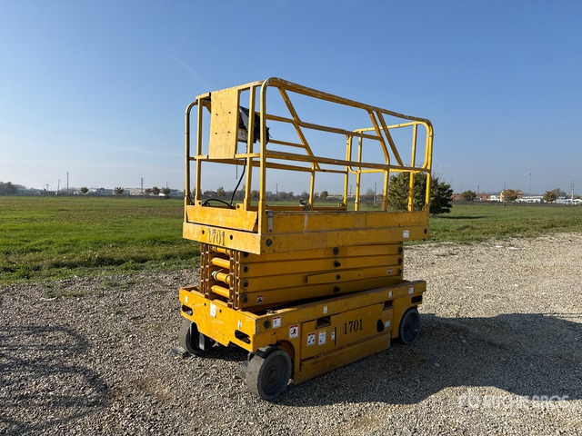 2007 Haulotte Compact12 (Inoperable) Scissor Lift - Schaarlift: afbeelding 2 2007 Haulotte Compact12 (Inoperable) Scissor Lift - Schaarlift: afbeelding 2