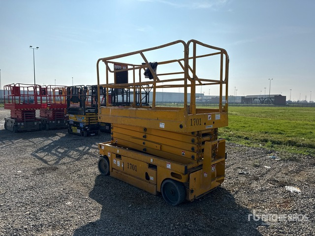 2007 Haulotte Compact12 (Inoperable) Scissor Lift - Schaarlift: afbeelding 3 2007 Haulotte Compact12 (Inoperable) Scissor Lift - Schaarlift: afbeelding 3