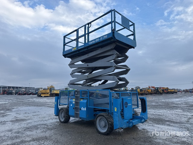 2008 Genie GS-5390RT Diesel Scissor Lift - Schaarlift: afbeelding 3 2008 Genie GS-5390RT Diesel Scissor Lift - Schaarlift: afbeelding 3