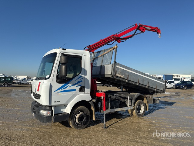 2010 Renault Midlum 220.08 1981 C.O.M.A. C330B on 4x2 Dump Truck with Crane - Kipper vrachtwagen: afbeelding 1 2010 Renault Midlum 220.08 1981 C.O.M.A. C330B on 4x2 Dump Truck with Crane - Kipper vrachtwagen: afbeelding 1