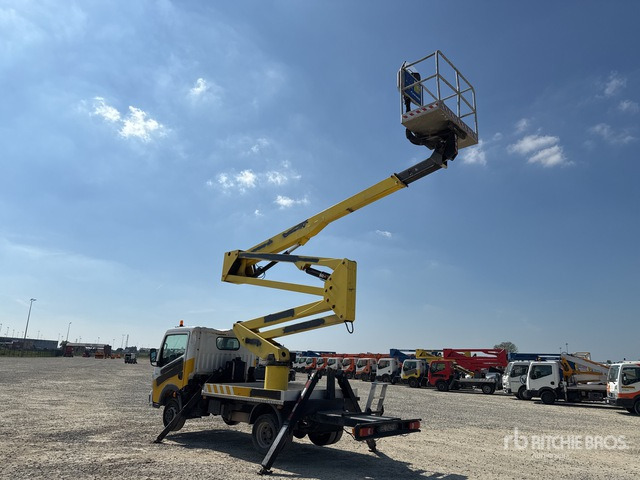 2011 Renault Maxity 110Dxi 2011 Socage DA320 20 m on Bucket Truck - Vrachtwagen hoogwerker: afbeelding 3 2011 Renault Maxity 110Dxi 2011 Socage DA320 20 m on Bucket Truck - Vrachtwagen hoogwerker: afbeelding 3