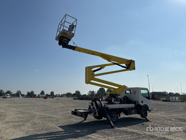2011 Renault Maxity 110Dxi 2011 Socage DA320 20 m on Bucket Truck - Vrachtwagen hoogwerker: afbeelding 3 2011 Renault Maxity 110Dxi 2011 Socage DA320 20 m on Bucket Truck - Vrachtwagen hoogwerker: afbeelding 3