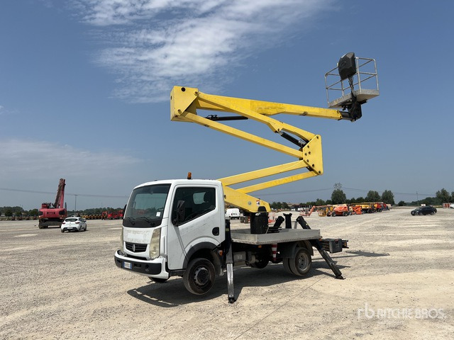 2011 Renault Maxity 2011 Socage DA320 20 m on Bucket Truck - Vrachtwagen hoogwerker: afbeelding 1 2011 Renault Maxity 2011 Socage DA320 20 m on Bucket Truck - Vrachtwagen hoogwerker: afbeelding 1