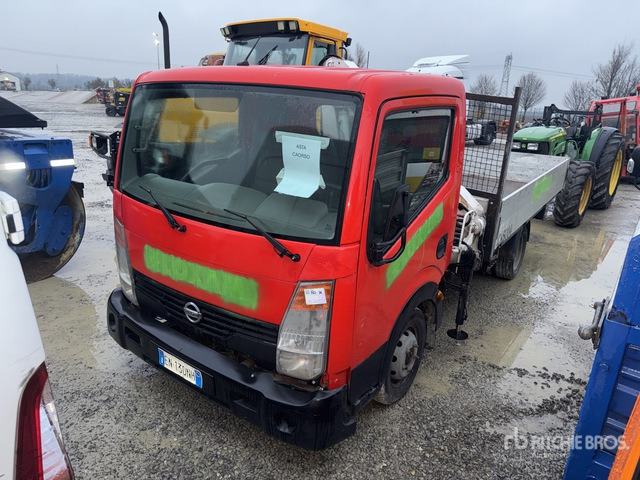 2013 Nissan Cabstar 35.12 (Inoperable) Flatbed Truck with Crane - Vrachtwagen met open laadbak: afbeelding 2 2013 Nissan Cabstar 35.12 (Inoperable) Flatbed Truck with Crane - Vrachtwagen met open laadbak: afbeelding 2