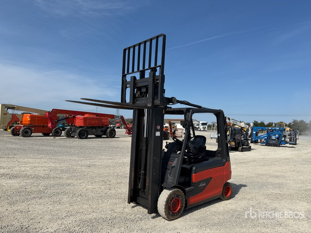 2014 Linde E30L-01 3000 kg Electric Forklift - Elektrische heftruck: afbeelding 2 2014 Linde E30L-01 3000 kg Electric Forklift - Elektrische heftruck: afbeelding 2
