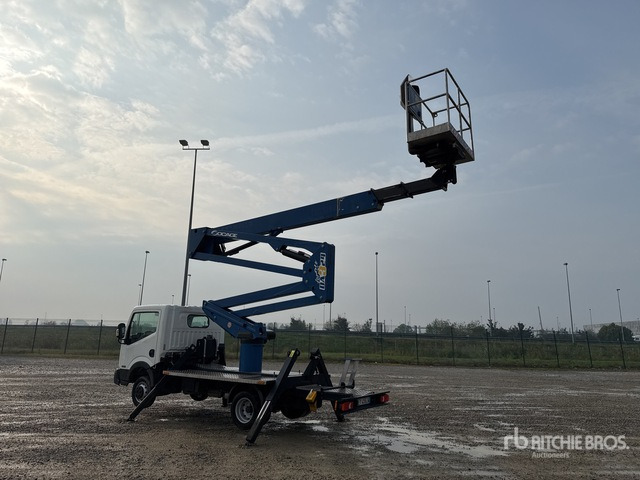 2015 Nissan Cabstar 35.12 2015 Socage DA324 24 m on Bucket Truck - Vrachtwagen hoogwerker: afbeelding 3 2015 Nissan Cabstar 35.12 2015 Socage DA324 24 m on Bucket Truck - Vrachtwagen hoogwerker: afbeelding 3