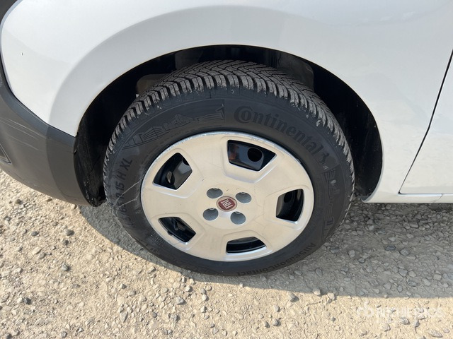 2016 Fiat Fiorino 1.3 MJT SX 16v Van Truck - Kleine bestelwagen: afbeelding 4 2016 Fiat Fiorino 1.3 MJT SX 16v Van Truck - Kleine bestelwagen: afbeelding 4