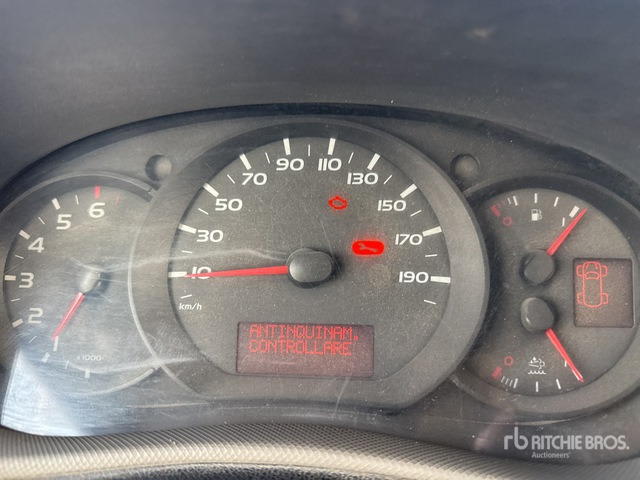 2017 Nissan NV400 Crew Cab Flatbed Truck - Vrachtwagen met open laadbak: afbeelding 3 2017 Nissan NV400 Crew Cab Flatbed Truck - Vrachtwagen met open laadbak: afbeelding 3