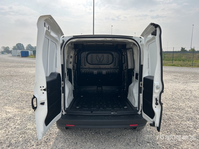 2021 Fiat Doblo CARGO CH1 LOUNGE 1.3 MJET 95CV ... Van Truck - Gesloten bestelwagen: afbeelding 4 2021 Fiat Doblo CARGO CH1 LOUNGE 1.3 MJET 95CV ... Van Truck - Gesloten bestelwagen: afbeelding 4