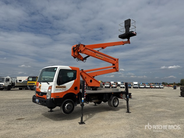 Nissan Cabstar 35.12 Piattaforma autocarrata - Vrachtwagen hoogwerker: afbeelding 1 Nissan Cabstar 35.12 Piattaforma autocarrata - Vrachtwagen hoogwerker: afbeelding 1
