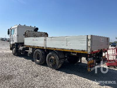 VOLVO F12 6x2 (Inoperable) - Vrachtwagen met open laadbak: afbeelding 3 VOLVO F12 6x2 (Inoperable) - Vrachtwagen met open laadbak: afbeelding 3