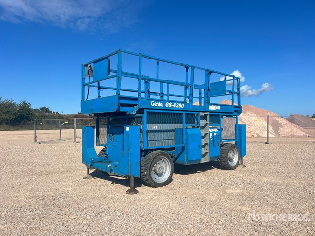 2001 Genie GS4390 4x4 Nacelle Ciseaux Scissor Lift - Schaarlift: afbeelding 2 2001 Genie GS4390 4x4 Nacelle Ciseaux Scissor Lift - Schaarlift: afbeelding 2