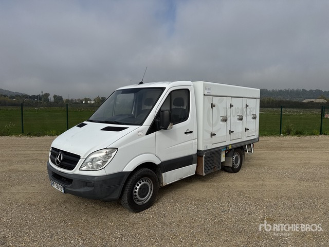 2011 Mercedes-Benz Sprinter 4x2 Camion Frigorifique 4x2 Refrigerated Truck - Koelwagen vrachtwagen: afbeelding 1 2011 Mercedes-Benz Sprinter 4x2 Camion Frigorifique 4x2 Refrigerated Truck - Koelwagen vrachtwagen: afbeelding 1