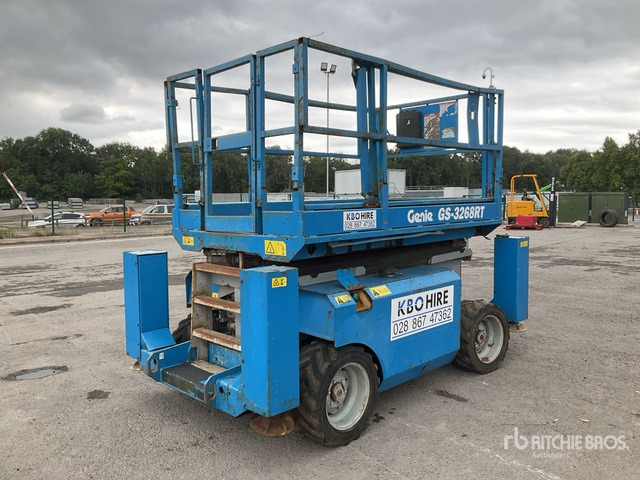 2008 Genie GS3268 4x4 Diesel Scissor Lift - Schaarlift: afbeelding 3 2008 Genie GS3268 4x4 Diesel Scissor Lift - Schaarlift: afbeelding 3