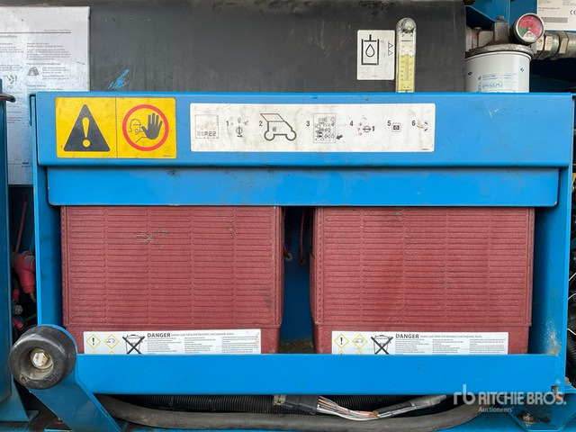 2010 Genie Z135/70 4WD Diesel Articulating Boom Lift - Knikarmhoogwerker: afbeelding 5 2010 Genie Z135/70 4WD Diesel Articulating Boom Lift - Knikarmhoogwerker: afbeelding 5