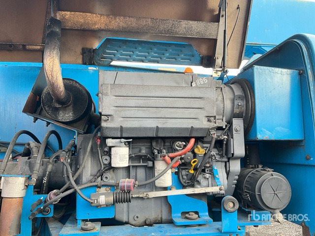 2010 Genie Z135/70 4WD Diesel Articulating Boom Lift - Knikarmhoogwerker: afbeelding 3 2010 Genie Z135/70 4WD Diesel Articulating Boom Lift - Knikarmhoogwerker: afbeelding 3