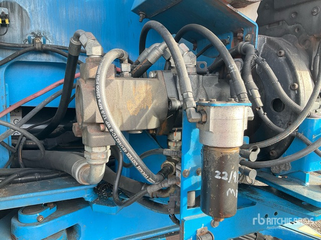 2010 Genie Z135/70 4WD Diesel Articulating Boom Lift - Knikarmhoogwerker: afbeelding 5 2010 Genie Z135/70 4WD Diesel Articulating Boom Lift - Knikarmhoogwerker: afbeelding 5