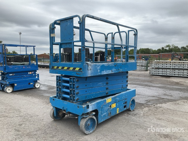 2013 Genie GS3246 Electric Scissor Lift - Schaarlift: afbeelding 3 2013 Genie GS3246 Electric Scissor Lift - Schaarlift: afbeelding 3