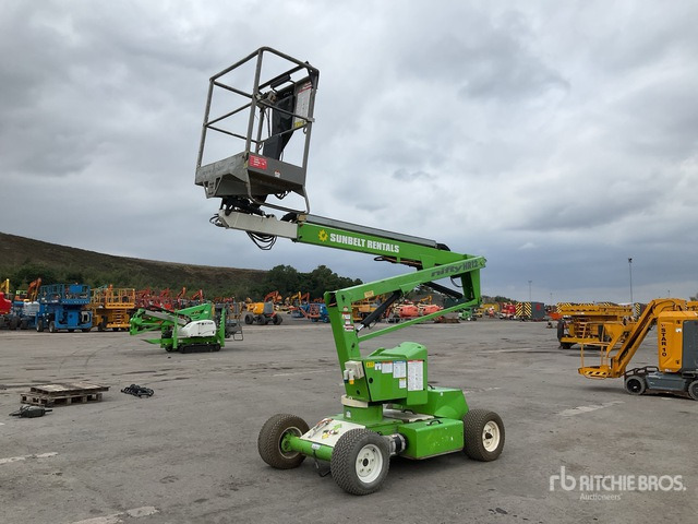 2015 Nifty-Lift HR12NDE 2WD Hybrid Articulating Boom Lift - Knikarmhoogwerker: afbeelding 2 2015 Nifty-Lift HR12NDE 2WD Hybrid Articulating Boom Lift - Knikarmhoogwerker: afbeelding 2
