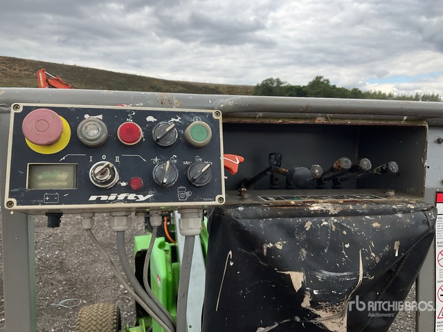 2015 Nifty-Lift HR12NDE 2WD Hybrid Articulating Boom Lift - Knikarmhoogwerker: afbeelding 5 2015 Nifty-Lift HR12NDE 2WD Hybrid Articulating Boom Lift - Knikarmhoogwerker: afbeelding 5