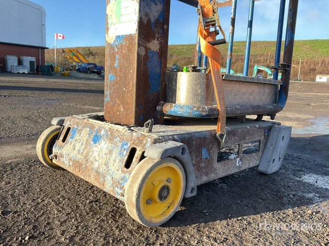 2015 Power Tower Peco Vertical Mast Lift - Verticale masthoogwerker: afbeelding 4 2015 Power Tower Peco Vertical Mast Lift - Verticale masthoogwerker: afbeelding 4