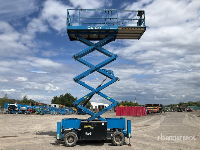 2016 Genie GS3369 4x4 Diesel Scissor Lift - Schaarlift: afbeelding 2 2016 Genie GS3369 4x4 Diesel Scissor Lift - Schaarlift: afbeelding 2