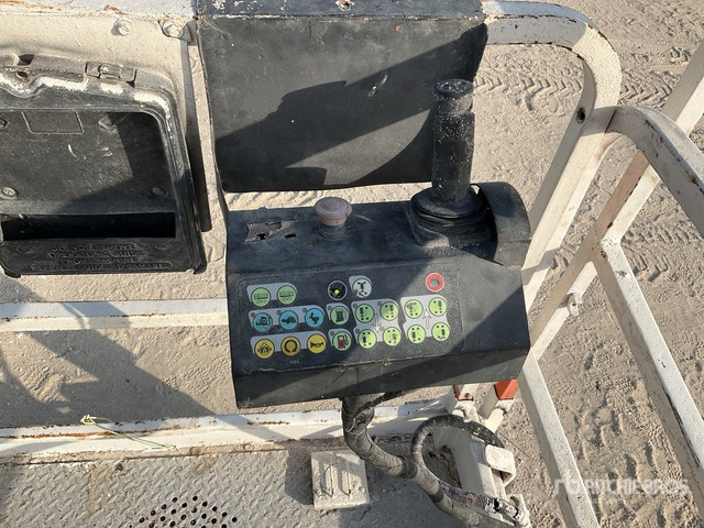 2004 Haulotte Compact 12DX 4x4 Diesel Scissor Lift - Schaarlift: afbeelding 5 2004 Haulotte Compact 12DX 4x4 Diesel Scissor Lift - Schaarlift: afbeelding 5