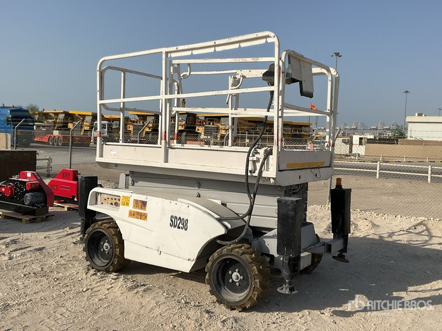 2004 Haulotte Compact 12DX 4x4 Diesel Scissor Lift - Schaarlift: afbeelding 3 2004 Haulotte Compact 12DX 4x4 Diesel Scissor Lift - Schaarlift: afbeelding 3