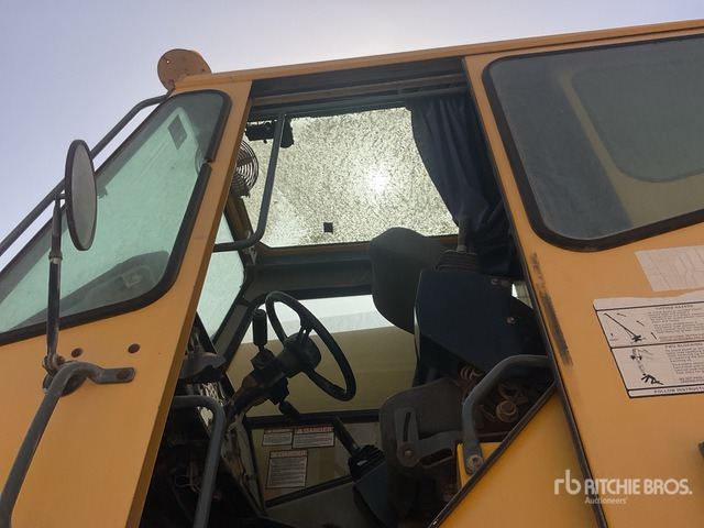 2007 Grove RT700E 55 ton 4x4x4 (Inoperable) Rough Terrain Crane - Ruwterreinkraan: afbeelding 4 2007 Grove RT700E 55 ton 4x4x4 (Inoperable) Rough Terrain Crane - Ruwterreinkraan: afbeelding 4