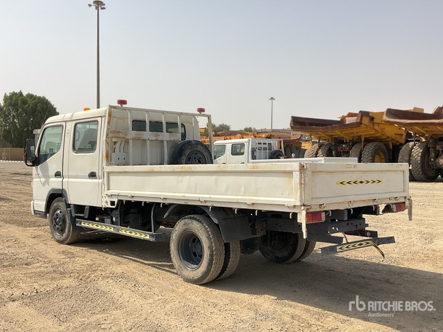 2010 Mitsubishi Canter 4x2 Crew Cab Flatbed Truck - Vrachtwagen met open laadbak: afbeelding 3 2010 Mitsubishi Canter 4x2 Crew Cab Flatbed Truck - Vrachtwagen met open laadbak: afbeelding 3