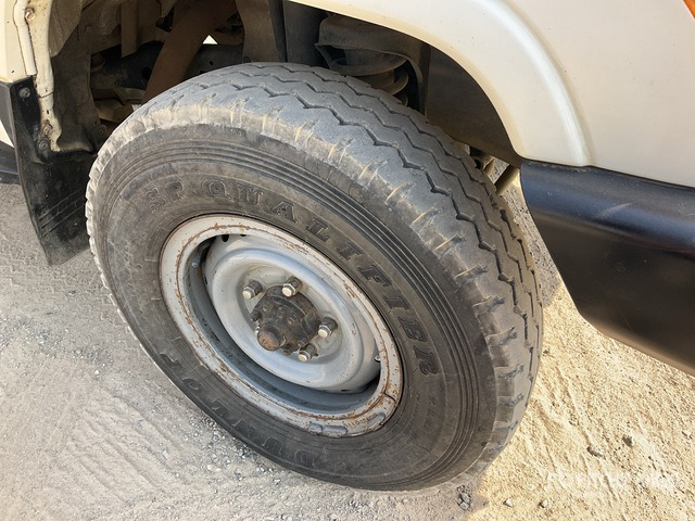 2014 Toyota Land Cruiser 78L 4x4 SUV - SUV: afbeelding 5 2014 Toyota Land Cruiser 78L 4x4 SUV - SUV: afbeelding 5