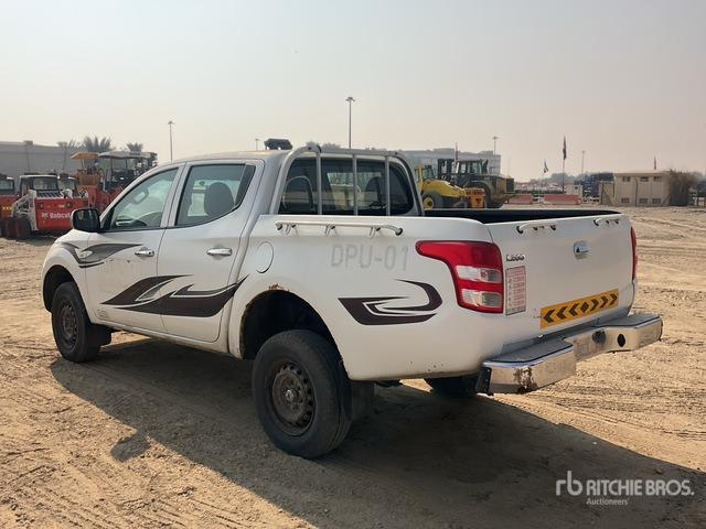 2016 Mitsubishi L200 4x4 Crew Cab Pickup - Pick-up: afbeelding 2 2016 Mitsubishi L200 4x4 Crew Cab Pickup - Pick-up: afbeelding 2