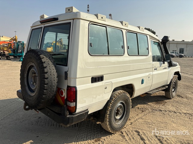 2018 Toyota Land Cruiser 78R 4x4 SUV - SUV: afbeelding 3 2018 Toyota Land Cruiser 78R 4x4 SUV - SUV: afbeelding 3